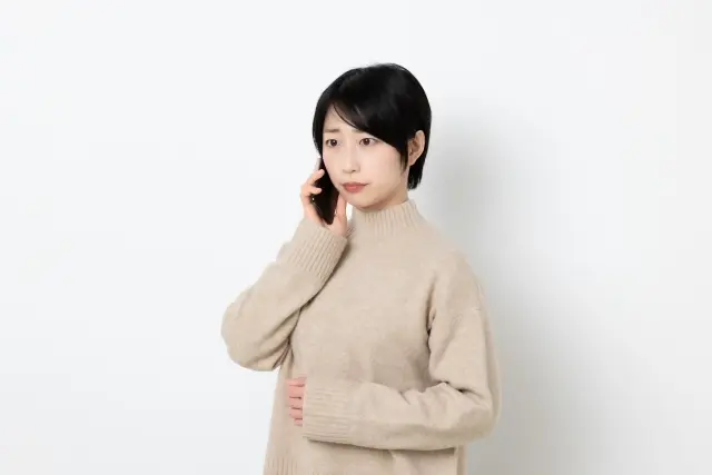 電話している女性